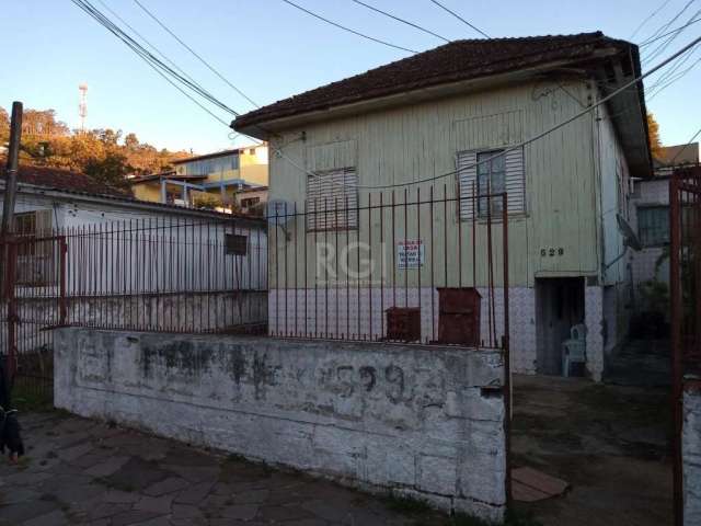 terreno para venda no bairro nonoai medindo 11 metros de frente por 42,30 de frente a fundos em aclive leve. terreno proximo a todos os recursos do bairro.