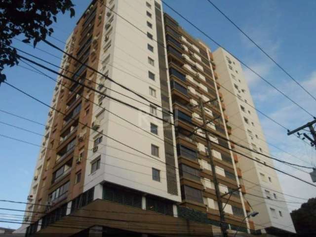 Apartamento no Bairro Petrópolis, de frente com 113,14 m² privativo, com 3 dormitórios, uma suíte, living, sacada, cozinha montada fechada, área de serviço separada, dependência de empregada, gás cent