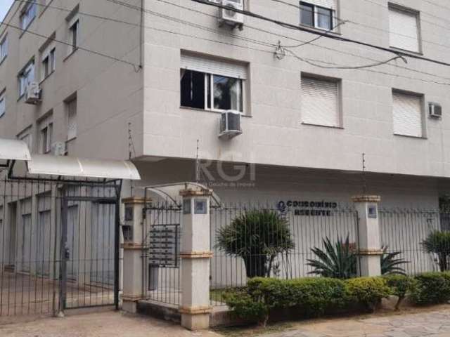 Apartamento localizado no bairro Vila Ipiranga, com 124m² no 2º andar. Imóvel com 03 dormitórios, sala, cozinha, banheiro, área de serviço e pisos em parquet. Imóvel com posição solar privilegiada. Co