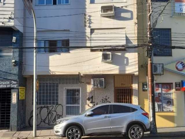 Apartamento de 2 Dormitórios, amplo living, cozinha estilo americana com os móveis sob medida, área de serviço, banheiro amplo e com box de vidro,  rede de água quente, janelas em alumínio e com anti 