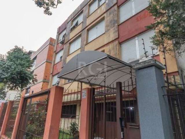 Vende apartamento de 01 dormitório, reformado,  living 02 ambientes, banheiro social, cozinha e área de serviço separada. Prédio  com elevador. &lt;BR&gt;Quase esquina Av. Getúlio Vargas.