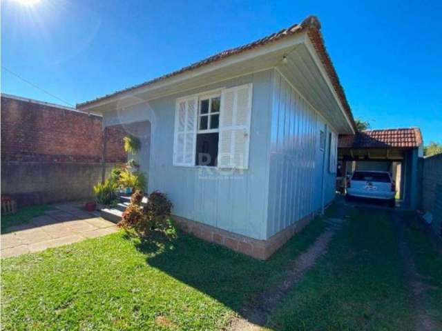 Casa composta de dois dormitórios, living dois ambientes, cozinha, banheiro social com box de vidro, edícula nos fundos com salão de festas, banheiro, lavanderia, garagem coberta 1 carro e mais espaço