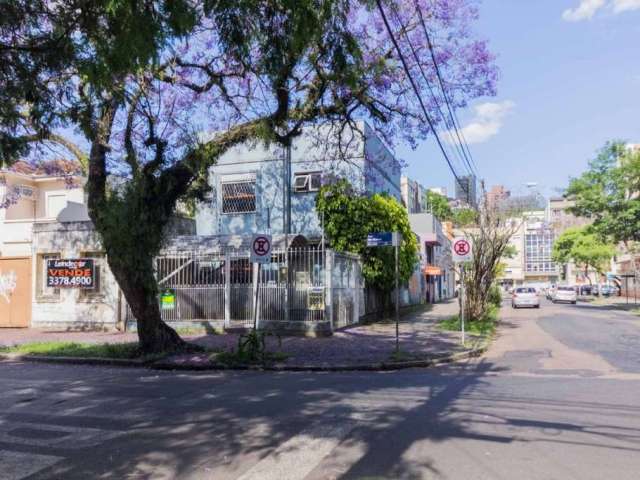 Schumacher vende  no bairro rio branco, com duas vagas de garagem, sobrado de 90m² de área privativa, conta com 4 dormitórios e 3 banheiros. o imóvel possui salas grandes, cozinha ampla, e terraço. se