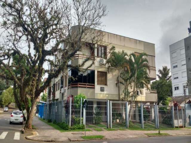 vende em residencial consagrado na zona sul.&lt;BR&gt;&lt;BR&gt;Sobrado 03 dormitórios, o do casal suíte com banheira, sacada, espera p/closet&lt;BR&gt;02 Vagas, living 03 ambientes, cozinha modelo am