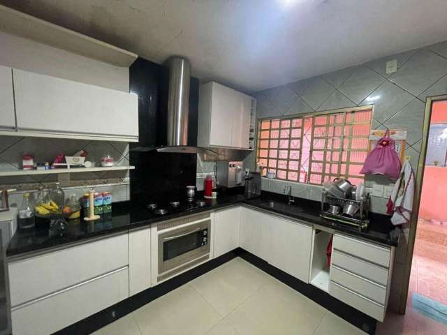 Casa para Venda em Ceilândia, Ceilândia Sul, 7 dormitórios, 1 suíte, 4 banheiros, 3 vagas