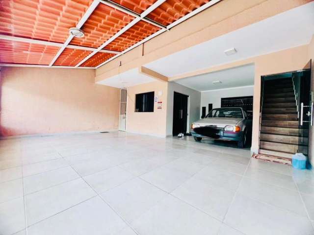 Casa para Venda em Brasília, Ceilândia Sul (Ceilândia), 5 dormitórios, 4 suítes, 5 banheiros, 3 vagas