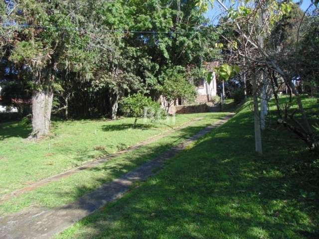 Excelente Área / pavilhão em área urbana com espaço de estacionamento para visitantes e diversas salas e nichos diferenciados para comércio em geral.&lt;BR&gt;Proprietário baixou esta liquidando R$ 3.