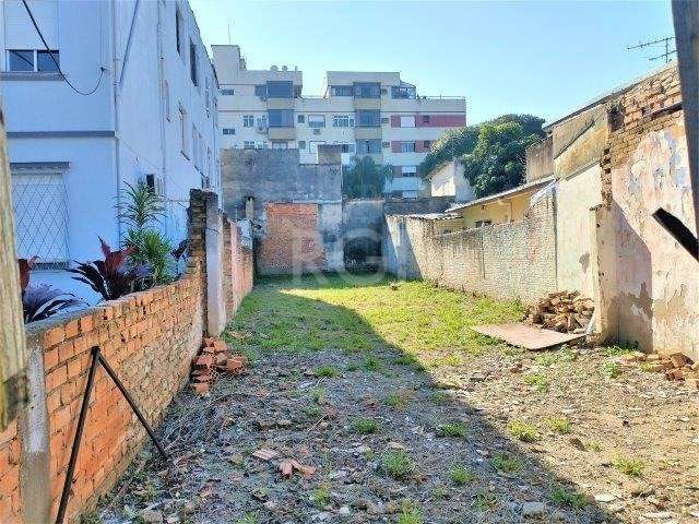 Vende-se terreno plano no Bairro Menino Deus em Porto Alegre, próprio para comércio ou casa comercial, com 201,85 m².