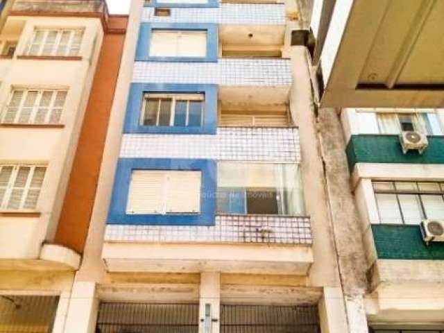 Ótimo apartamento no Centro, andar alto (último andar) reformado, de 1 dormitório. Possui sala, 1 dormitório, banheiro com ventilação natural, cozinha e área de serviço integrada. Imóvel muito ventila