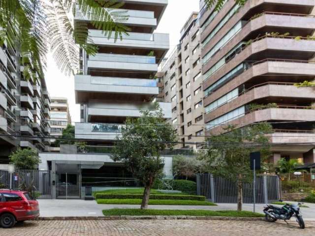 Excelente apartamento mobiliado, com cerca de 256,42m² privativos e com 3 suítes, sendo uma suíte master com closet. Você pode contar também com hall de entrada com lavabo, amplo living com lareira e 