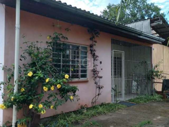 Vende Casa  com 2 dormitórios, cozinha, 1 banho,  área de serviço ,varanda. Terreno escriturado,   Condomínio familiar.&lt;BR&gt;Localização: 700m aprox do Rio Guaiba e da Igreja&lt;BR&gt;Segurança: p