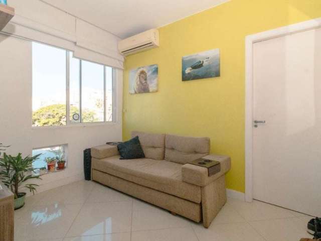 Apartamento com 30m² de área privativa, 1 dormitórios, living, banheiro, cozinha integrada todo mobiliado. Ótima Localização, próximo de mercados farmácias, restaurantes, pontos de ônibus, postos de c