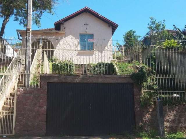 Casa - Santa Tereza - Porto Alegre /RS&lt;BR&gt;&lt;BR&gt;Casa com ótima estrutura e bom potencial para reformar e residir em bairro residencial com ótima localização na Vila dos Comerciários, terreno