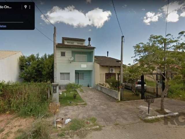 Casa, estilo sobrado, com 03 dormitórios (01suíte) e 02 vagas, no bairro Hípica, em Porto Alegre, RS.&lt;BR&gt;Casa ampla, com 2 pavimentos e sótão, com fino acabamento, em residencial tranquilo, segu