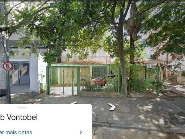 Terreno no Jardim Botânico, na rua Jacob Vontobel, região tranquila, nos fundos da CarHouse Toyota. Medindo 10 de frente por 30 de profundidade totalizando 300m² totais.  Aceita Motor Home como parte 