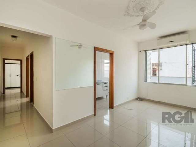 Excelente apartamento com 02 dormitórios, sala, cozinha, área de serviço e banheiro. De fundos e silencioso. Todo reformado em porcelanato. Fica no imóvel dois split e dois ventiladores de teto. Perto