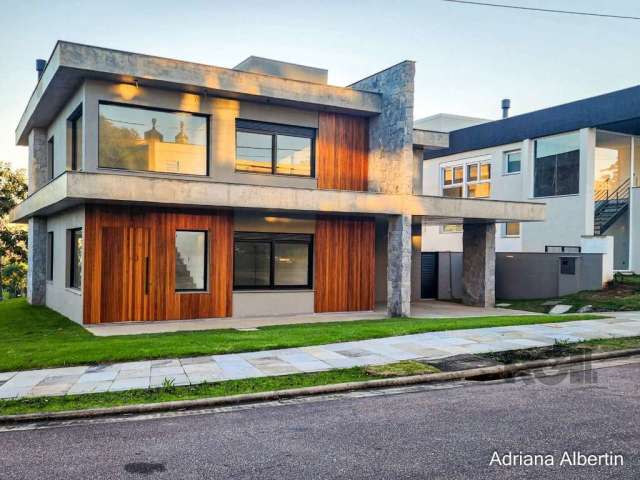 CASA A VENDA NO CONDOMINIO ALPHAVILLE PORTO ALEGRE&lt;BR&gt;357 m2&lt;BR&gt;Terreno de esquina com fundos e para área de preservação.&lt;BR&gt;Excelente localização. Na frente, do outro lado da rua, f