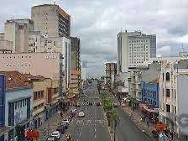 Prédio comercial no Centro de Porto Alegre, terreno com 9,06m de frente por 60,52m da frente ao fundo. Com frentes para as Avenidas Júlio de Castilhos e Mauá. Parte superior também com acesso pela Av.