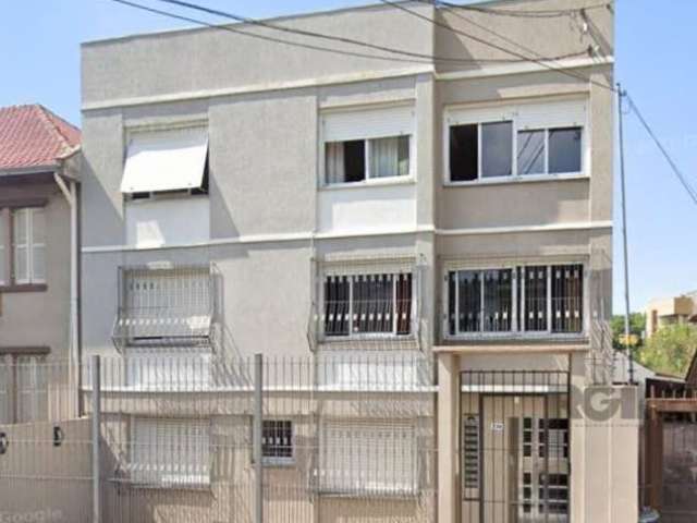 Vende-se amplo apartamento 02 dormitórios, reformado e semi mobiliado.&lt;BR&gt;Living 2 ambientes.  Cozinha completa, área de serviço separada.&lt;BR&gt;01 banheiro social.&lt;BR&gt;Dependência compl