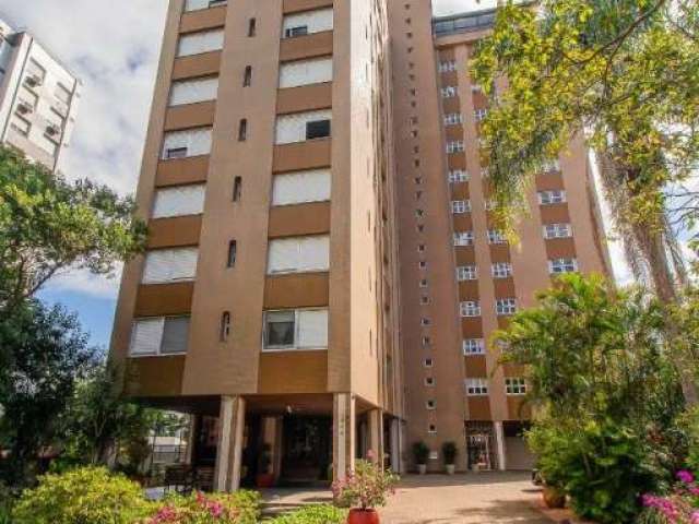 Apartamento com 154,69 m² com 3 dormitórios sendo um suíte, living 2 ambientes, lavabo, banho social, cozinha com área separada e churrasqueira. Dependência com wc auxiliar e gabinete  . 2 elevadores&