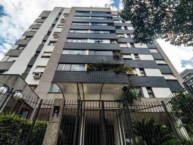 Coliseu vende apartamento 85m² de área privativa com ótima localização, living dois ambientes, três dormitórios sendo um suíte, cozinha, área de serviço,  sacada com churrasqueira e uma vaga de garage