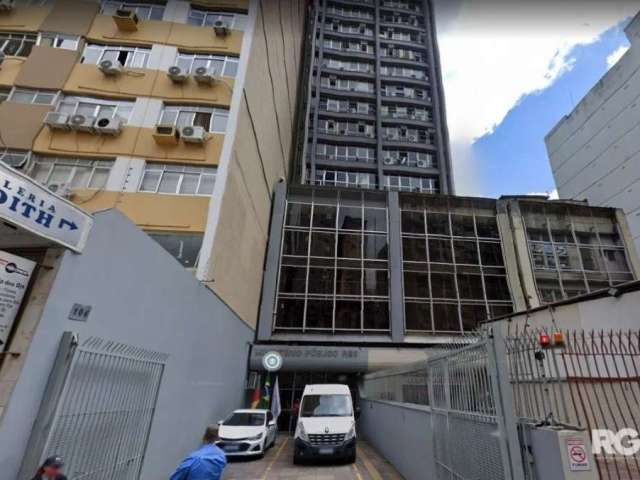 Sala comercial no bairro Centro em Porto Alegre. Sala com 42,50 m² de área privativa e 56,96 m² de área total, 10° andar, posição frontal lateral, posição solar manhã, 02 salas separadas, piso parquet