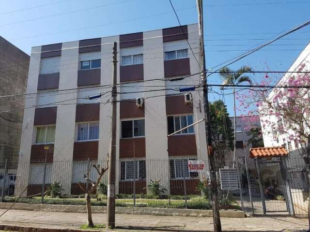 Ótimo apartamento de 2 dormitórios com dependência de empregada, churrasqueira na área de serviço, 1 box escriturado. &lt;BR&gt;&lt;BR&gt;Apto bem conservado, fica cozinha mobiliada, quarto casal fica