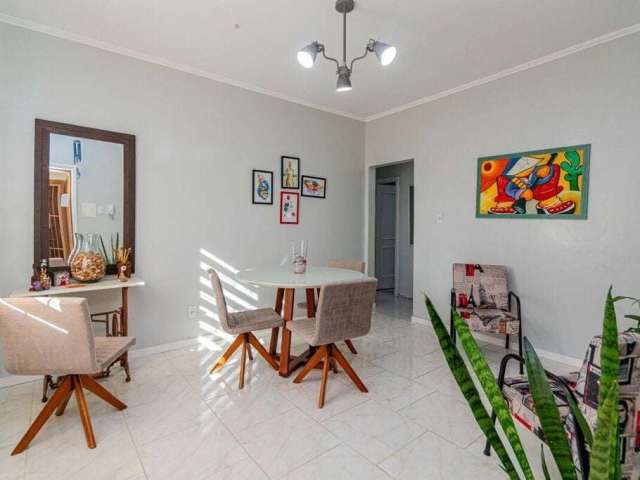 Apartamento no Bairro Mont' Serrat, próximo ao Zaffari da Anita com Silva Jardim. São 2 dormitórios, living amplo, terraço privativo, ótima incidência solar nos ambientes, 1 vaga de garagem. As inform