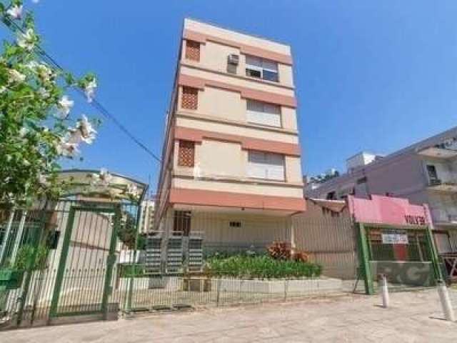 Apartamento de 1 dormitório, no bairro Petrópolis, em localização privilegiada, a 4min. da praça Encol. Totalmente reformado, living 2 ambientes e banheiro social com armário e vidro box , piso porcel