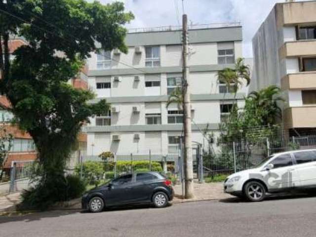 Apartamento 3 dormitórios com suíte, sala ampla copa/cozinha, área de serviço, 2 banheiros sociais, uma vaga para carro. Salão de festas e Elevador .Bairro Petrópolis