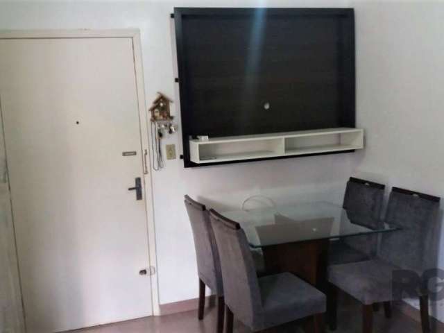 O APARTAMENTO&lt;BR&gt;&lt;BR&gt;TODO MOBILIADO em excelente estado com a pintura nova, com 1 dormitório, sala, cozinha americana, área de serviço e banheiro social. Muito bem arejado, iluminado, pron