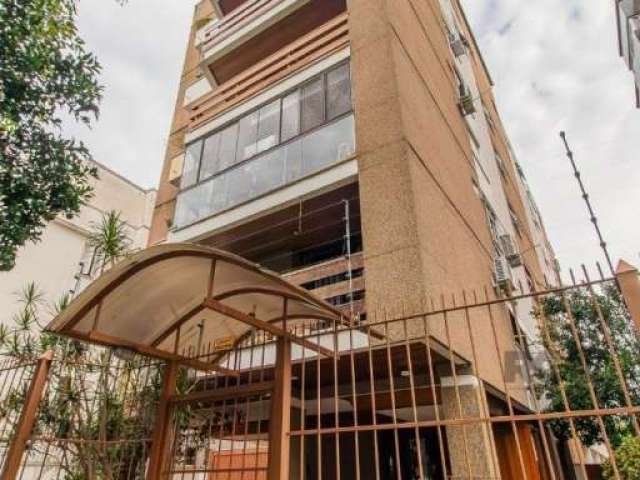 Cobertura semI-mobiliada com móveis sob medida. São  172 m² de área privativa, ensolarada e com 1 vaga de garagem escriturada. No primeiro andar está o living para 2 ambientes com vista, 2 dormitórios