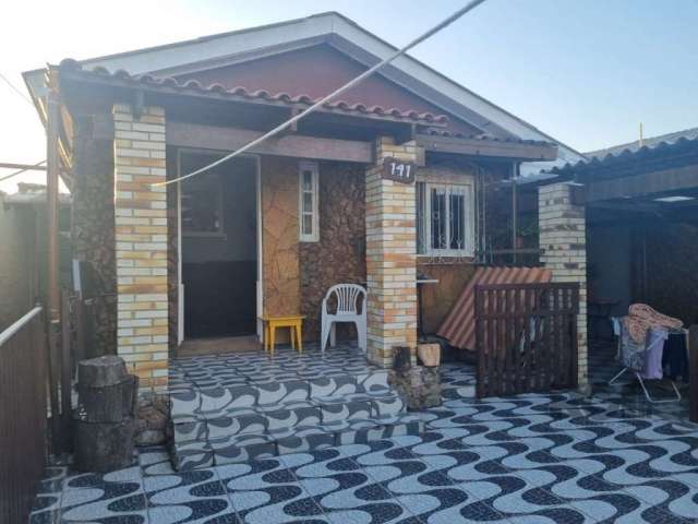 Casa com 2 quartos, vaga de garagem, no bairro Jardim Planalto, Esteio/RS   &lt;BR&gt;&lt;BR&gt;Esta propriedade encantadora conta com duas casas bem planejadas. A casa da frente possui uma cozinha be