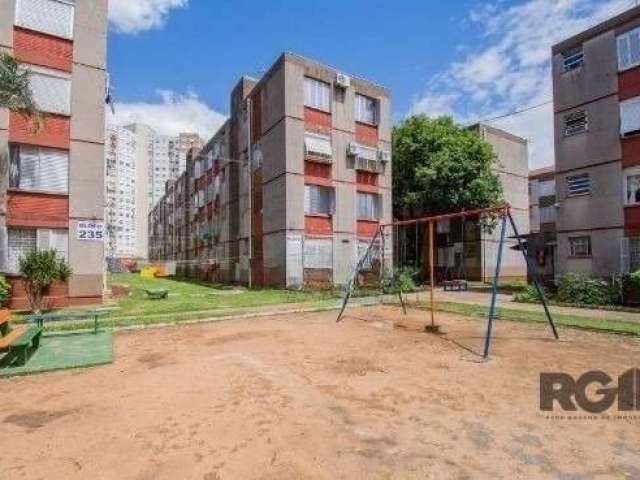 Ótimo apartamento próximo do Triângulo da Assis Brasil, de 2 dormitórios, reformado. Possui sala, 2 dormitórios, banheiro, cozinha e área de serviço separada. Piso laminado na sala e nos dormitórios. 