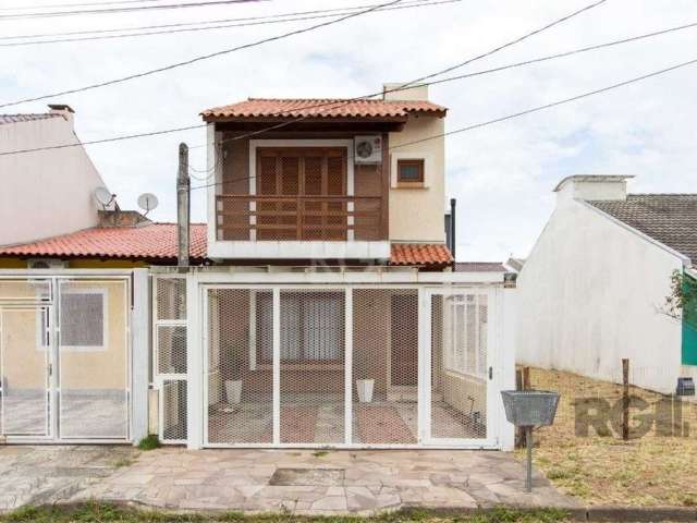 Excelente sobrado para venda no bairro Hípica com aproximadamente 100m² de área privativa, piso cerâmico, 03 dormitórios sendo 1 suíte com sacada, living 2 ambientes com lavabo, cozinha com pia e armá