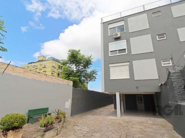 Cobertura de 3 dormitórios com 73m² + terraço de mesmo tamanho, totalizando 140m².&lt;BR&gt;3 dormitórios, living amplo para 2 ambientes, banheiro com ventilação natural, cozinha com área de serviço s