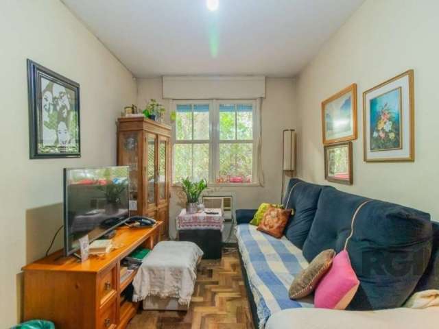 Apartamento 2 dormitórios, Bairro Azenha em Porto Alegre. Ótimo apartamento com 2 dormitórios, living para 2 ambientes, um banheiro social, cozinha-copa, área de serviço separada, ensolarado,  posição