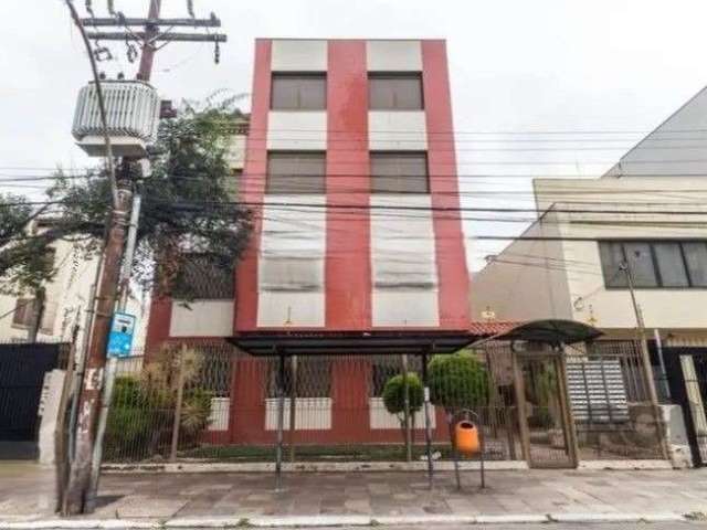 Apartamento com 2 dormitórios, 1 banheiro, sala 2 ambientes, fundos. Sem elevador, com 1 lande de escada. Próximo  á Erico  Verissimo. Aceita financiamento.