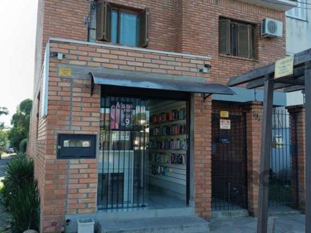 Excelente Triplex com loja comercial em frente a venda no centro de Esteio.  &lt;BR&gt;&lt;BR&gt;O Triplex possui 2 dormitórios, 2 banheiros, área gourmet, terceiro andar com sala e sacada,  garagem p