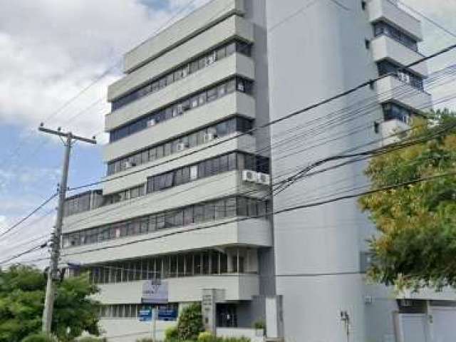 Sala Comercial no bairro Santana em Porto Alegre. 26 m² privativos,, condomínio com elevador, portaria, 1 vaga de garagem. Excelente localização.