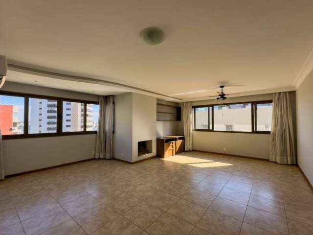 Apartamento 3 dormitórios, excelente localização, próximo ao Grêmio Náutico União e a Praça da Encol, no Bairro Petrópolis. Belo apartamento de 3 dormitórios, sendo 1 suíte, living 2 ambientes com lar