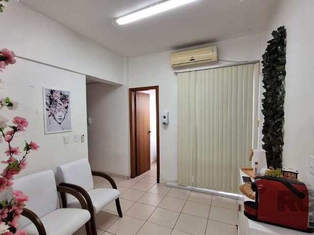 Excelente sala comercial no melhor ponto comercial da Protasio Alves, edificio com portaria e elevador, sala ampla e bem ilumimada com uma vaga de garagem escriturada.