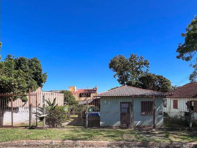 Localizado na rua Lafayette Cruz, próximo à Avenida Santos Ferreira, no bairro Estância Velha, este terreno tem uma área total de 510 metros quadrados. Situado em uma área residencial, o terreno possu