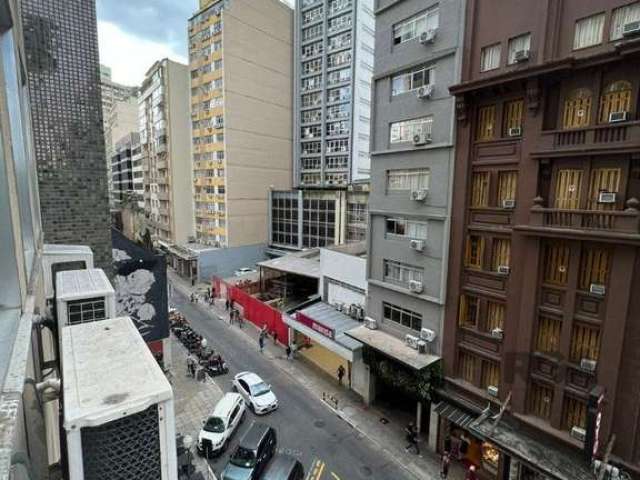 Sala comercial ,com lavabo , copa , frente pra Andrade Neves , MOBILIADA , recepção na sala , portaria , lojas terreas , excelente localização.