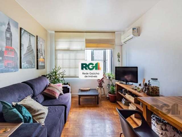 Apartamento de 2 dormitórios, 53m² de área privativa, no bairro Menino Deus, em Porto Alegre/RS.&lt;BR&gt;&lt;BR&gt;Apartamento muito bem conservado, living 2 ambientes, cozinha, área de serviço, 1 ba