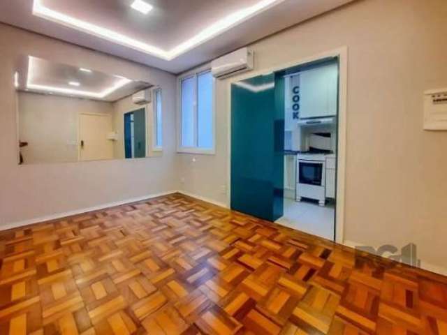 Apartamento no bairro Farroupilha em Porto Alegre. 1 quarto, living , banheiro social e cozinha totalmente reformado!!!! Semi mobiliado com móveis sob medida de qualidade. Rebaixamento em gesso . Sile