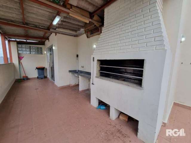 Apartamento de 1 dormitório, sala, banheiro, cozinha e área de serviço em andar alto, garagem escriturada/coberta.