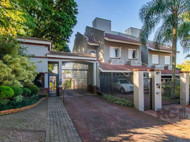 CASA EM CONDOMÍNIO - Imóvel com 399,34 m² de área privativa, composto por 4 dormitórios, sendo 3 suítes, todas elas com closet, 2 com banheira hidromassagem e uma com lareira e sacada, banheiro social