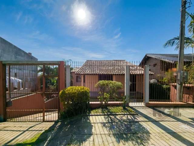 Casa de 03 dormitórios, 03 vagas com pátio no Bairro Ipanema Imperial Park em porto Alegre.&lt;BR&gt;&lt;BR&gt;Living, banheiro social, com 03 dormitórios e 01 gabinete ou quarto dormitório. Andar do 