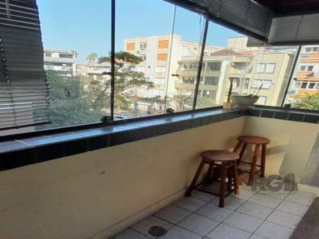 Uma ótima oportunidade no bairro Bom Fim, apartamento de 2 dormitório e vaga de GARAGEM de fácil acesso, gás central individualizado, piso todo parquet, living amplo, espera para ar condicionado, semi